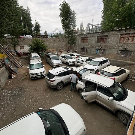 Hotel Border View Kargil Kültér fotó