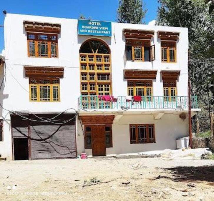 Hotel Border View Kargil Kültér fotó