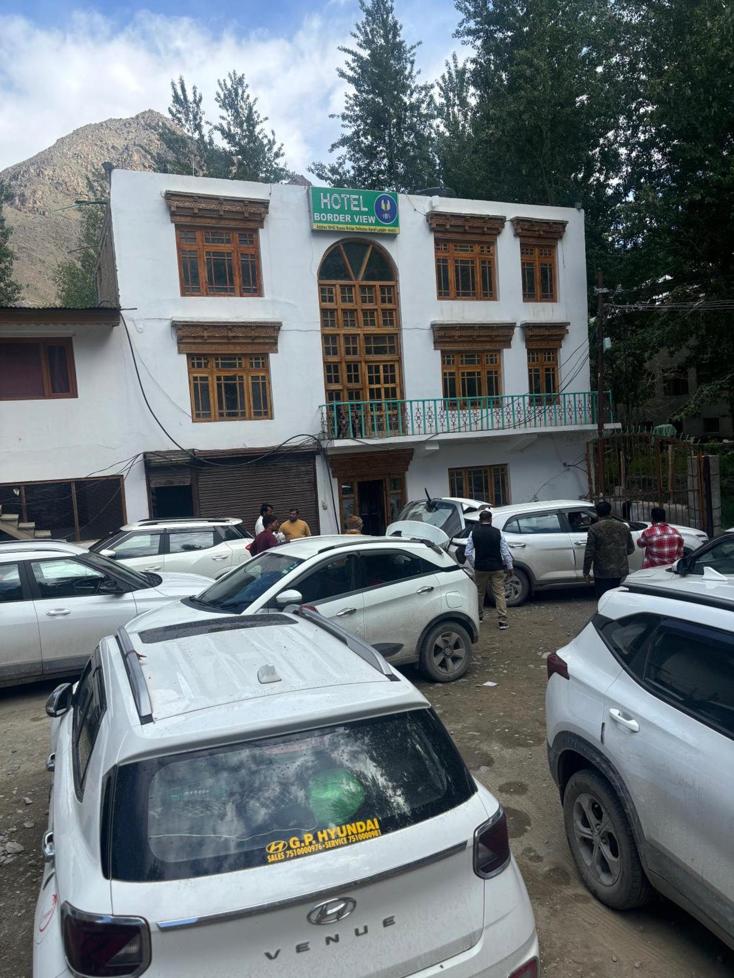 Hotel Border View Kargil Kültér fotó